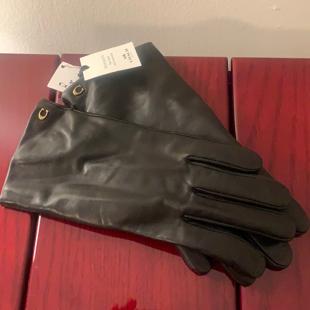 Coach Sculpted Signature Leather Tech Gloves